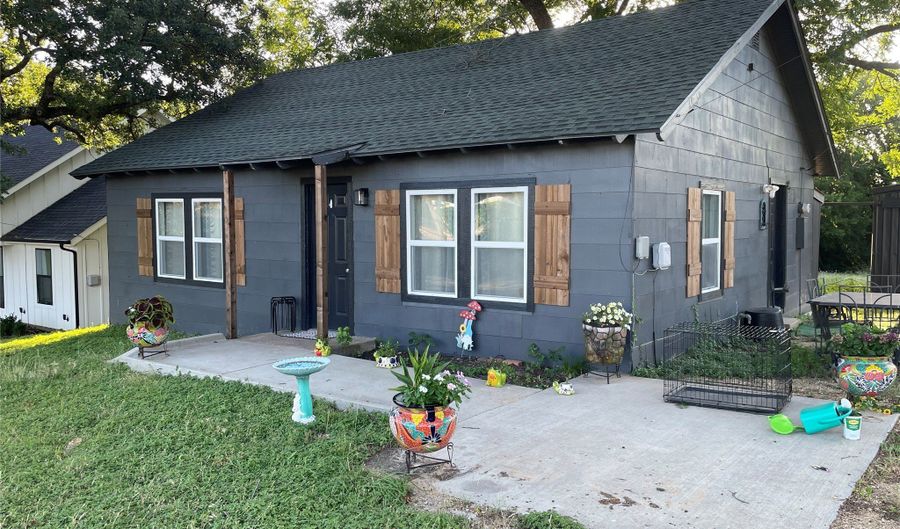 1000 S Spears St, Alvarado, TX 76009 - 2 Beds, 1 Bath
