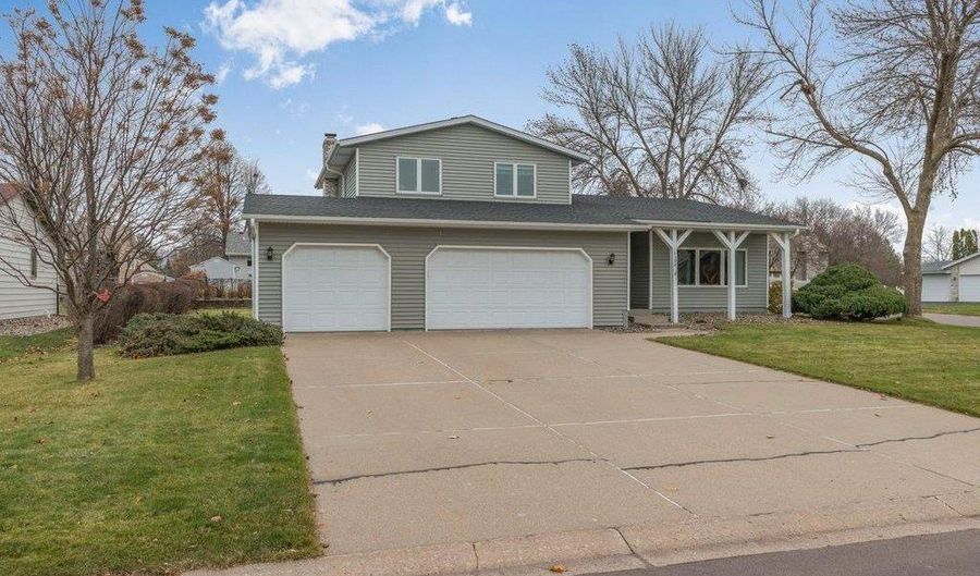 14392 Ebony Ln, Apple Valley, MN 55124 - 3 Beds, 3 Bath