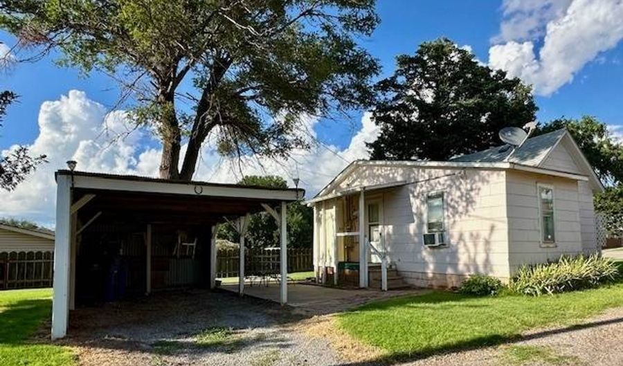1052 9th St, Alva, OK 73717 - 2 Beds, 1 Bath