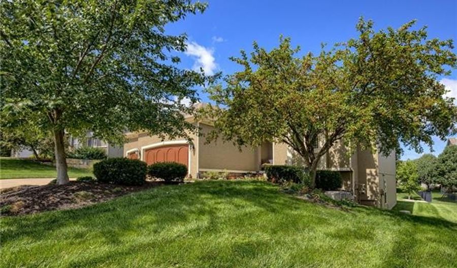 5824 Darnell St, Shawnee, KS 66216 4 Beds, 3 Baths, Single Family