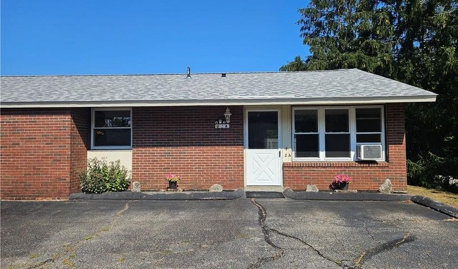 40 Kingsland Ct 2A, Charlestown, RI 02813 - 2 Beds, 1 Bath
