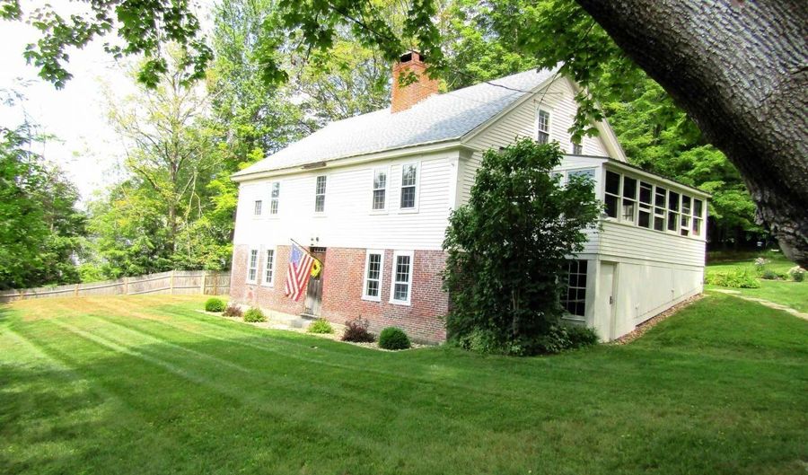 32 Old Warner Rd, Bradford, NH 03221 - 3 Beds, 2 Bath
