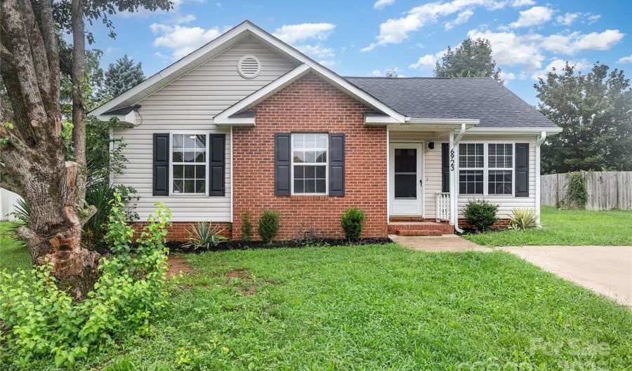 6923 Reese Furr Dr, Charlotte, NC 28216 - 3 Beds, 2 Bath