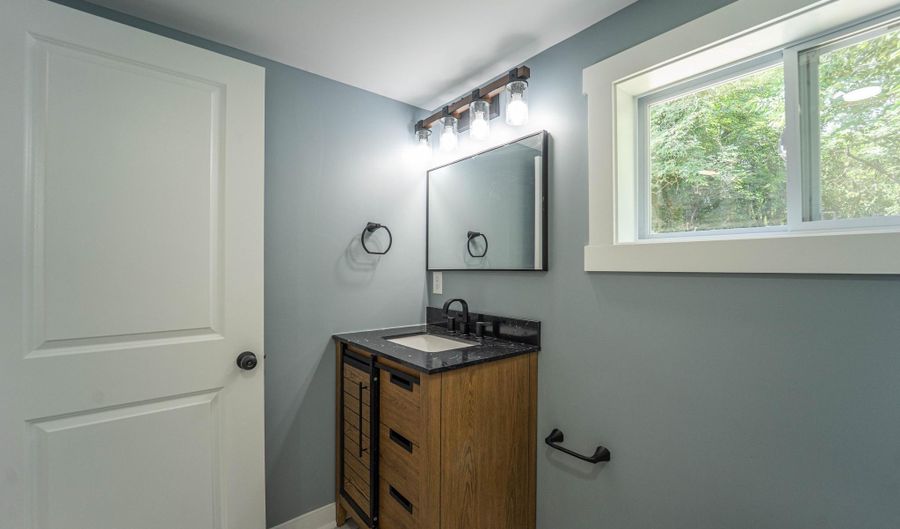 16 PAROLE St, Annapolis, MD 21401 - 2 Beds, 2 Bath