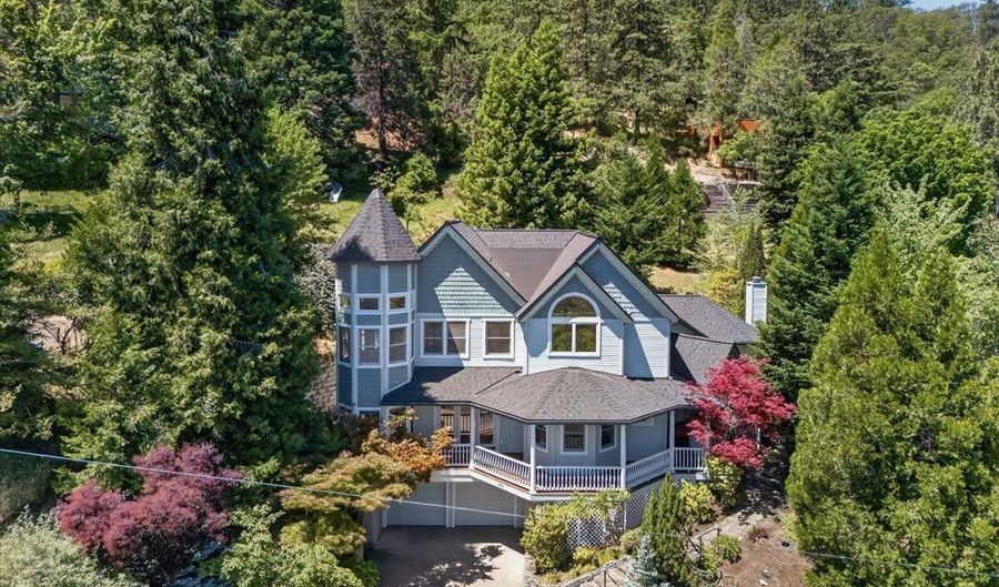 255 Scenic Dr, Ashland, OR 97520 - 4 Beds, 3 Bath