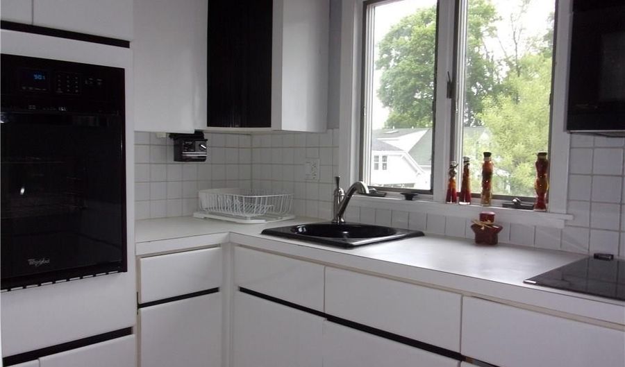 85 Homewood Ave 2nd Flr, North Providence, RI 02911 - 1 Beds, 1 Bath