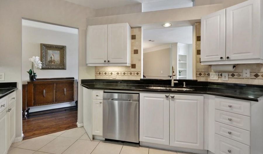 3334 Peachtree Rd NE 109, Atlanta, GA 30326 - 3 Beds, 2 Bath