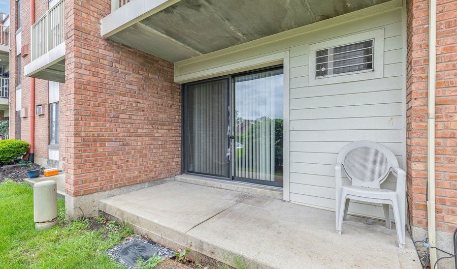 300 W FULLERTON Ave 102, Addison, IL 60101 - 2 Beds, 2 Bath