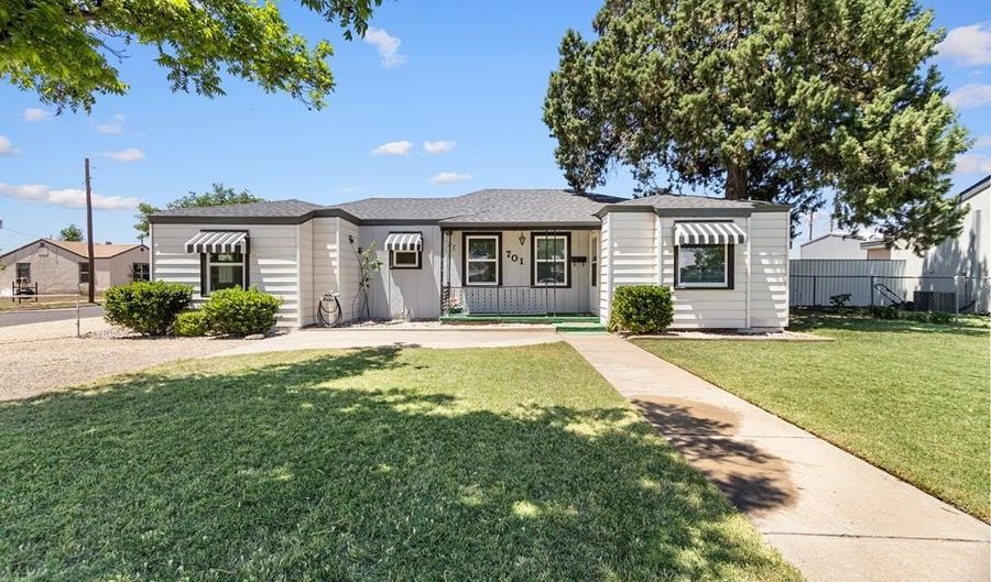 701 NE 2nd St, Andrews, TX 79714 - 2 Beds, 2 Bath