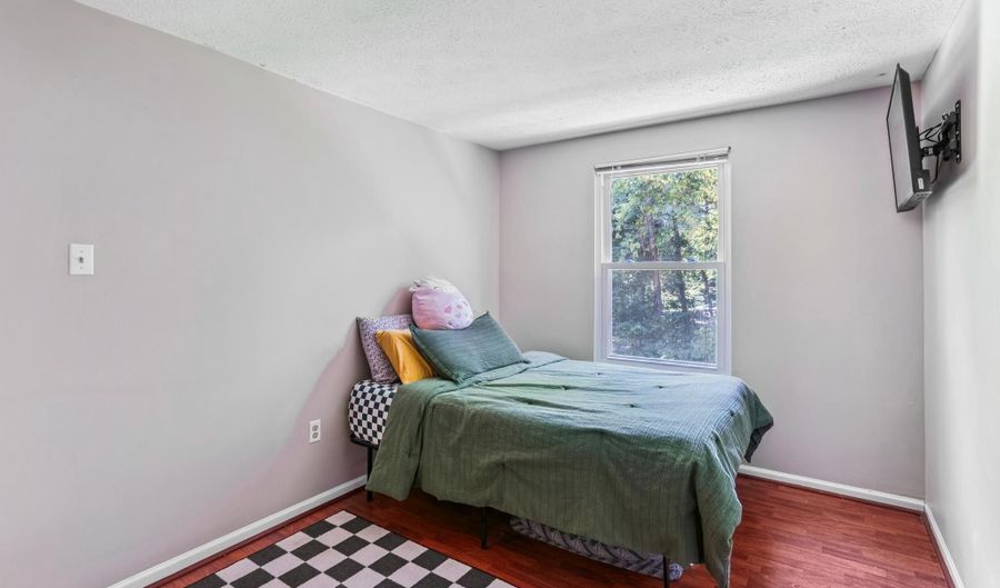 13213 WHITECHURCH Cir, Germantown, MD 20874 - 2 Beds, 2 Bath