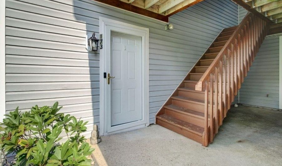 173 Stonyridge Dr, Bayonne, NJ 07035 - 3 Beds, 2 Bath