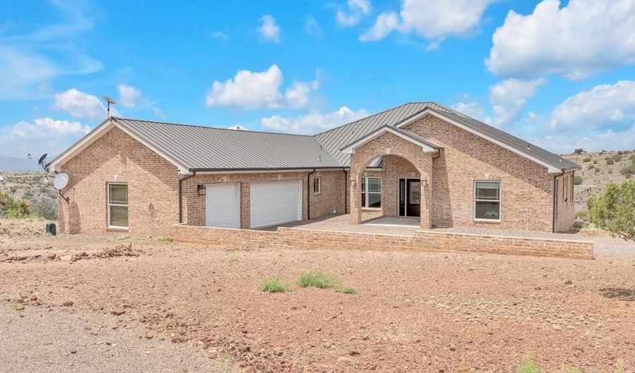 131 High Lonesome, Alpine, TX 79830 - 5 Beds, 3 Bath
