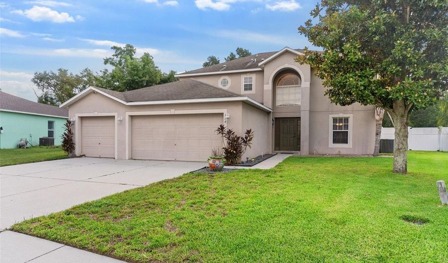 314 PINE SHADOW Ln, Auburndale, FL 33823 - 5 Beds, 3 Bath
