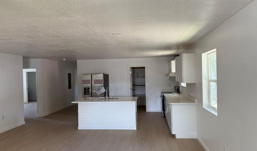 239 Van Buren St, American Falls, ID 83211 - 4 Beds, 2 Bath