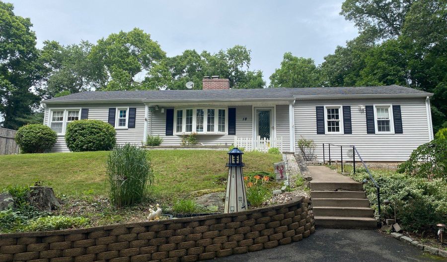 18 Beach Park Rd, Clinton, CT 06413 - 3 Beds, 3 Bath