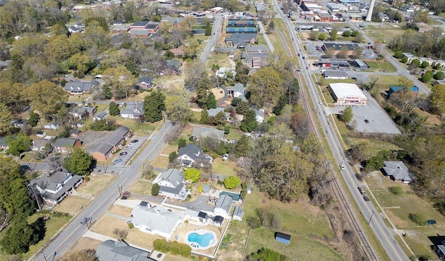 402 Brown Ave, Belton, SC 29627 - 4 Beds, 3 Bath