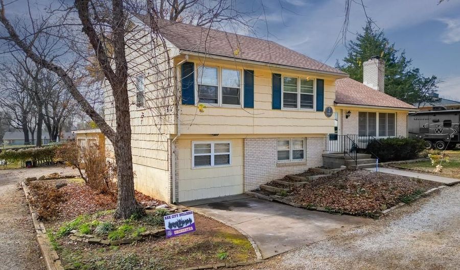 3 Eastridge Dr, Arkansas City, KS 67005 - 4 Beds, 3 Bath