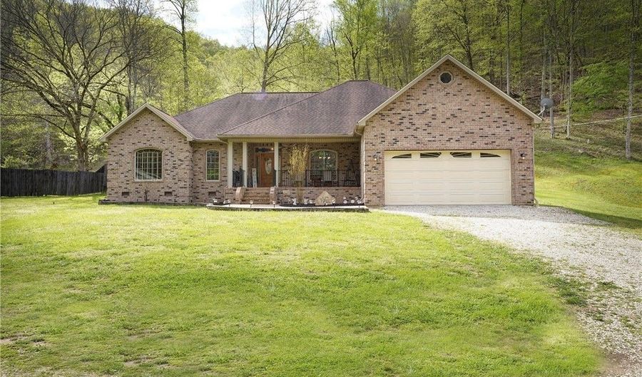970 Ed Stone Branch Rd, Chapmanville, WV 25508 - 4 Beds, 2 Bath