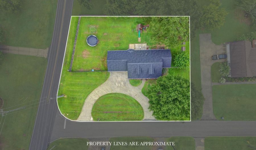 1166 10th St NW, Arab, AL 35016 - 4 Beds, 3 Bath