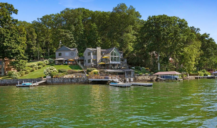 5 Shady Knls, Danbury, CT 06811 - 3 Beds, 4 Bath