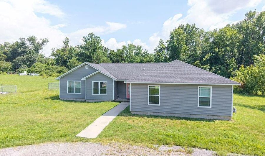 7404 Star Greig Dr, Alma, AR 72921 - 5 Beds, 2 Bath