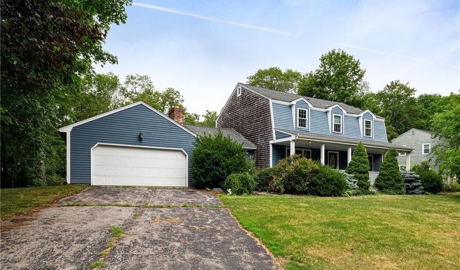 36 Daniel Dr, North Kingstown, RI 02852 - 3 Beds, 4 Bath