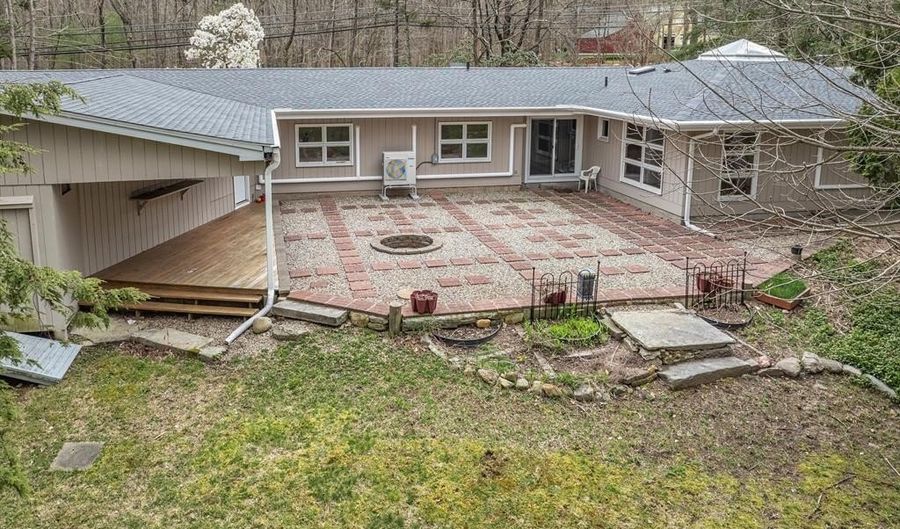 141 Gurleyville Rd, Mansfield, CT 06268 - 3 Beds, 3 Bath