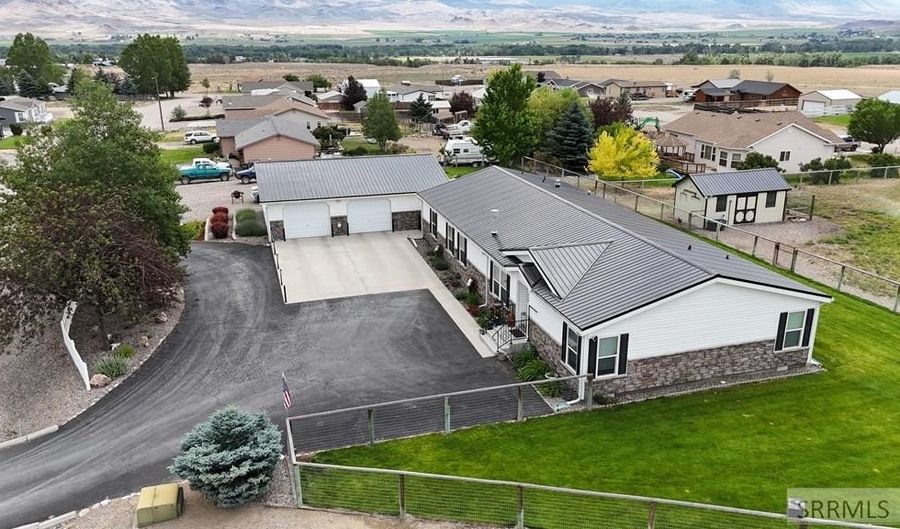 230 Redbird Ln, Challis, ID 83226 - 3 Beds, 2 Bath