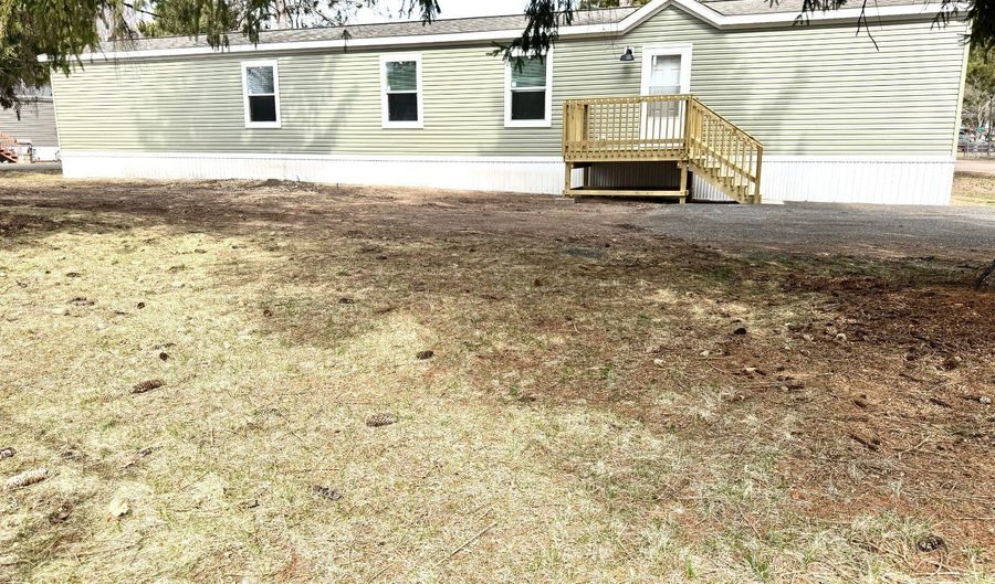 295 Pine Dr, Altoona, WI 54720 - 3 Beds, 2 Bath
