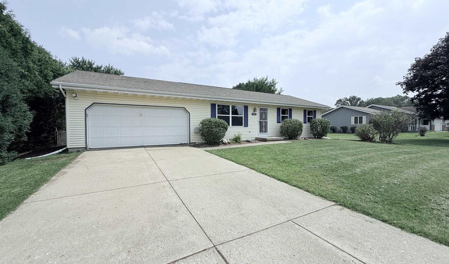 3219 Glenbarr Dr, Janesville, WI 53548 - 3 Beds, 2 Bath