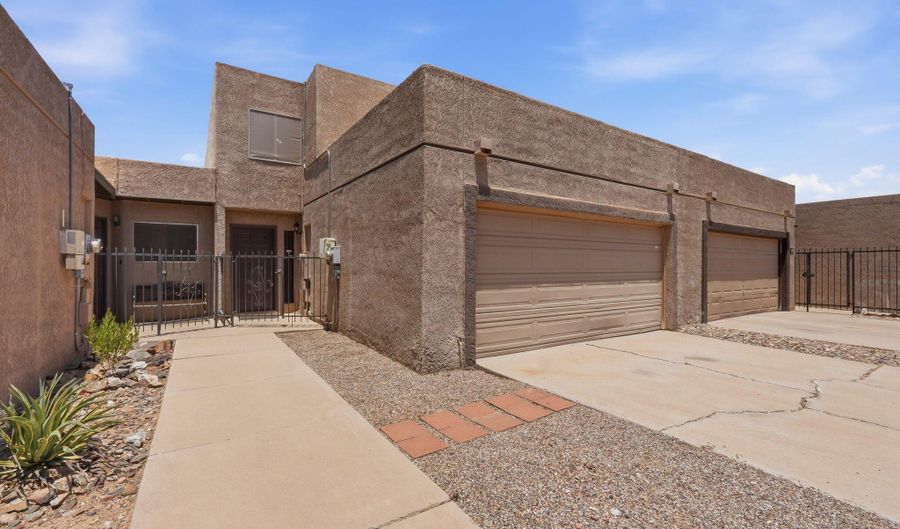 742 E PEPPER Dr, Casa Grande, AZ 85122 - 3 Beds, 3 Bath