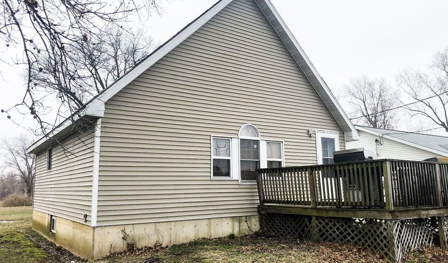 109 South St, Mulberry Grove, IL 62262 - 2 Beds, 1 Bath