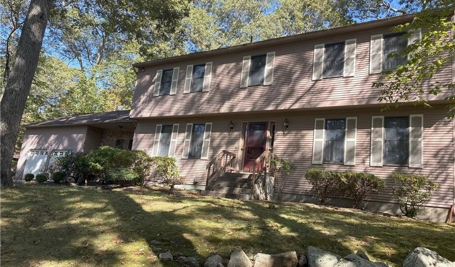 120 Adirondack Dr, East Greenwich, RI 02818 - 4 Beds, 3 Bath