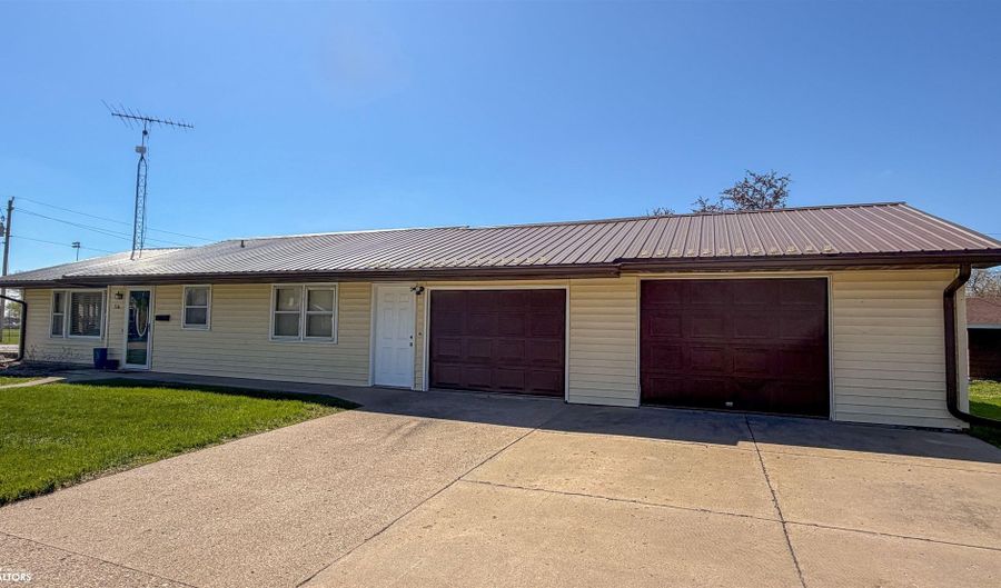 716 5th Ave, Ackley, IA 50601 - 2 Beds, 1 Bath