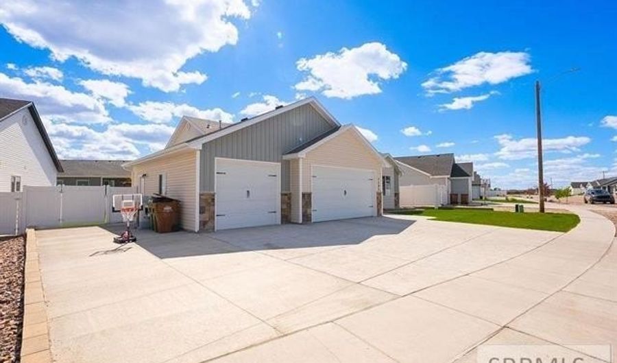 1205 Angela St, Chubbuck, ID 83202 - 6 Beds, 3 Bath