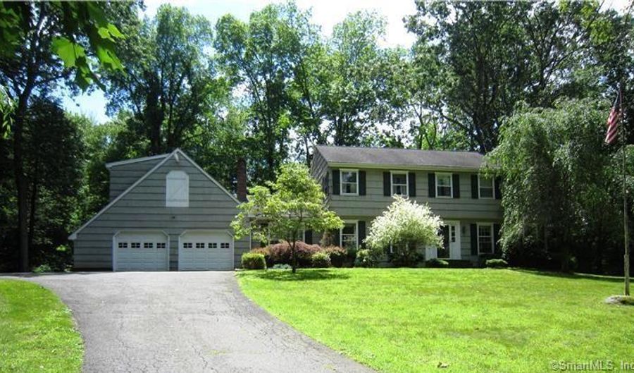 46 Hidden Brook Dr, Brookfield, CT 06804 - 5 Beds, 4 Bath