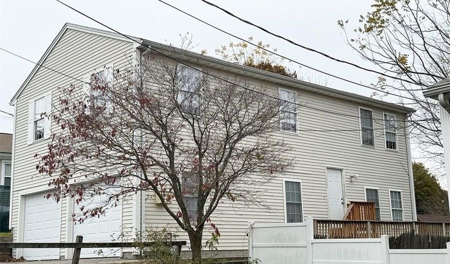 121 Hillwood St, Cranston, RI 02920 - 3 Beds, 2 Bath