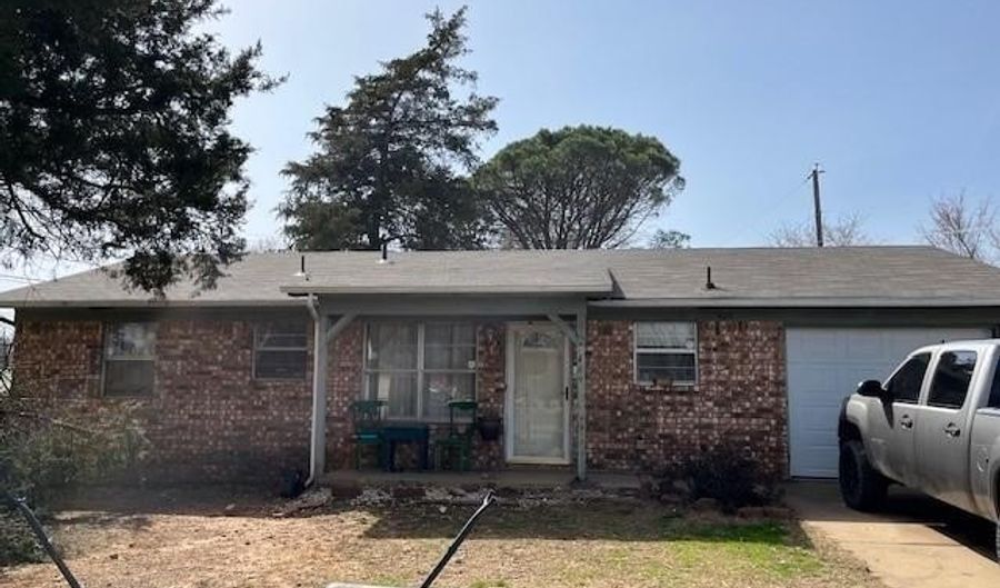 409 NW 8th St, Atkins, AR 72823 - 3 Beds, 2 Bath