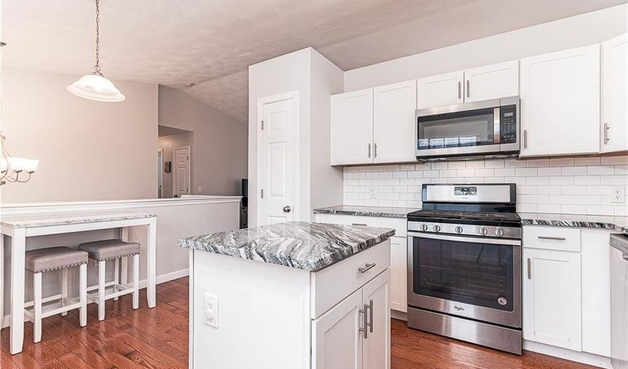 67 Remington Farm Dr, Coventry, RI 02816 - 3 Beds, 2 Bath