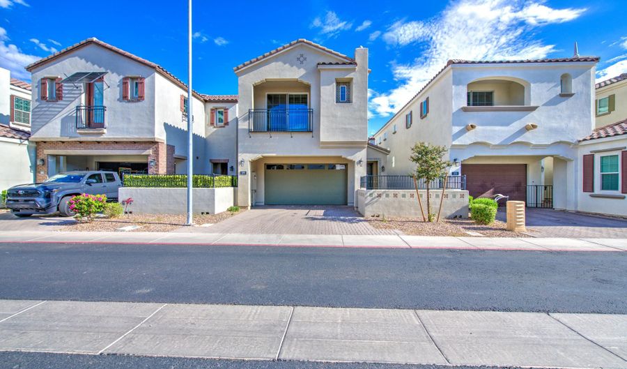 279 E MARKWOOD Dr, Chandler, AZ 85286 - 3 Beds, 4 Bath