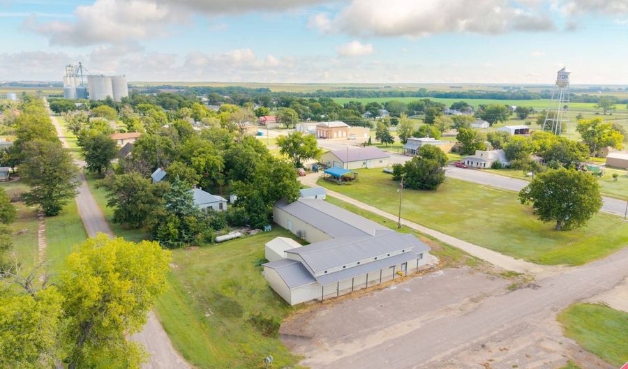 518 3rd Ave, Alton, KS 67623 - 1 Beds, 2 Bath