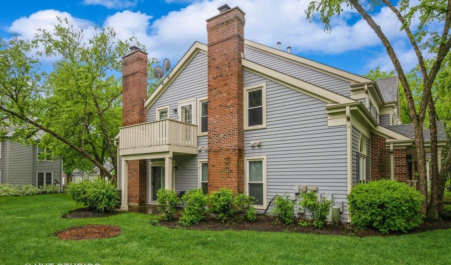 1949 N Charter Point Dr, Arlington Heights, IL 60004 - 3 Beds, 2 Bath
