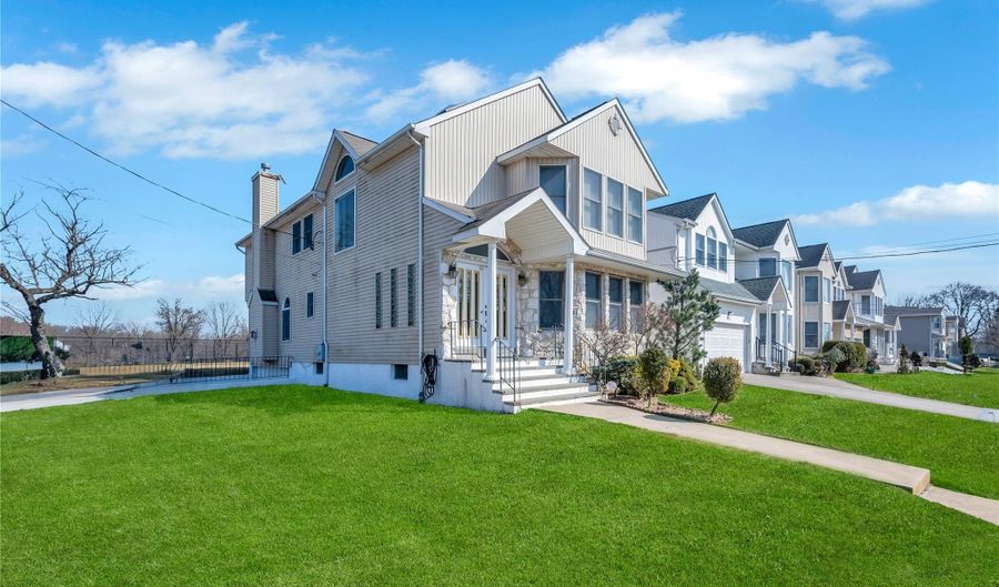 133 Wentworth Ave, Albertson, NY 11507 - 4 Beds, 4 Bath
