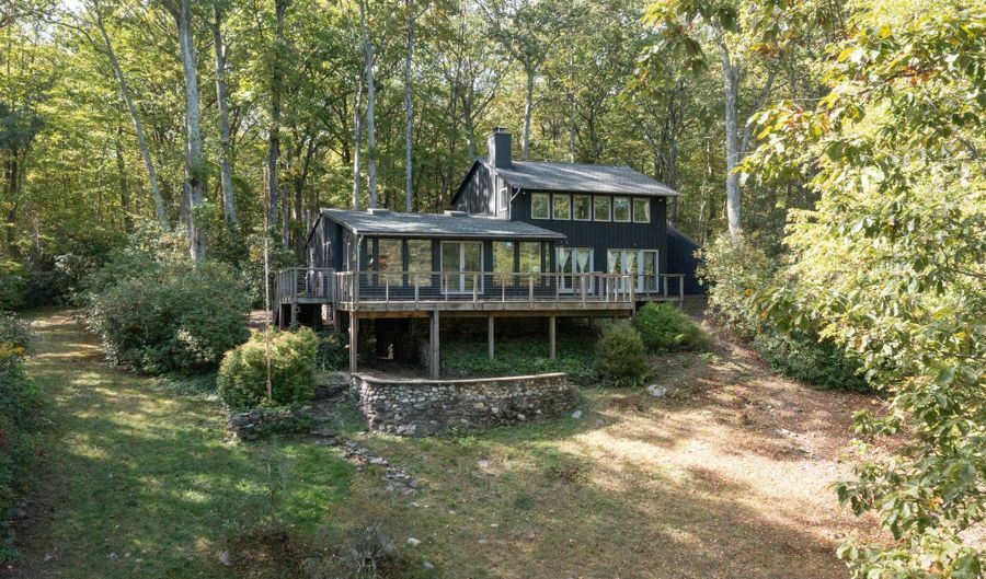 118 Lake Dr, Bethlehem, CT 06751 - 3 Beds, 4 Bath