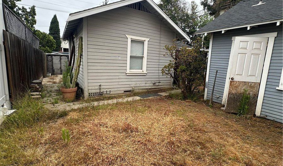 1116 S Barrington Ave, Los Angeles, CA 90049 - 0 Beds, 0 Bath