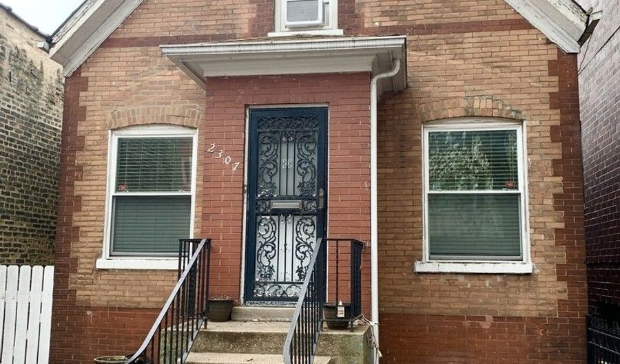 2307 W Foster Ave, Chicago, IL 60625 - 3 Beds, 2 Bath