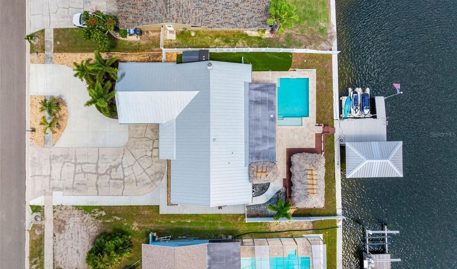 725 FLAMINGO Dr, Apollo Beach, FL 33572 - 3 Beds, 2 Bath