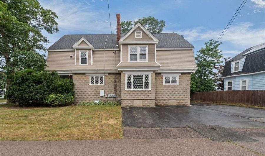 49 Arnold St, East Providence, RI 02915 - 7 Beds, 4 Bath
