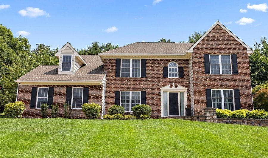 28 CLARK Rdg, Hockessin, DE 19707 - 4 Beds, 3 Bath