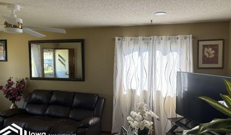 1708 E Oak St, Algona, IA 50511 - 3 Beds, 2 Bath